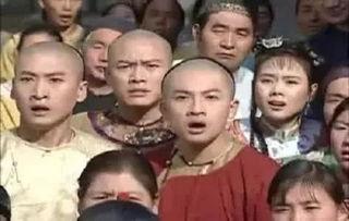 年代文围观吃瓜,街头巷尾的吃瓜群众