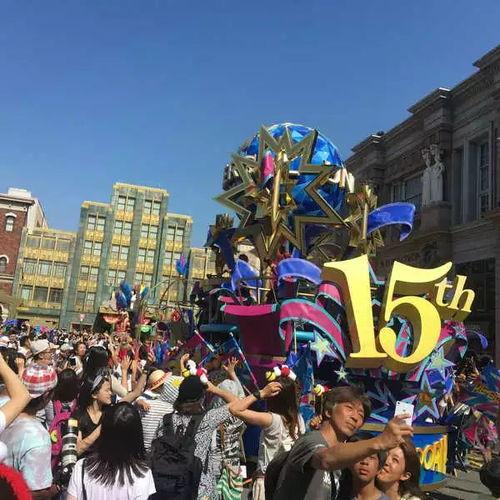 花车巡游吃瓜,一场视觉与味蕾的双重盛宴