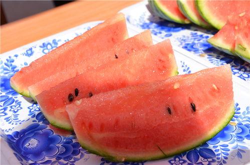 云吃瓜,揭秘网络时代下的娱乐狂欢现象