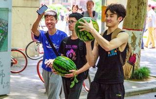 学生日常吃瓜,揭秘学生日常饮食背后的秘密