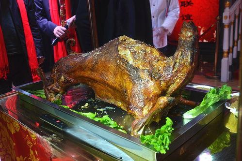 带你吃瓜吃烤全羊的说说,从吃瓜到烤全羊的味蕾冒险